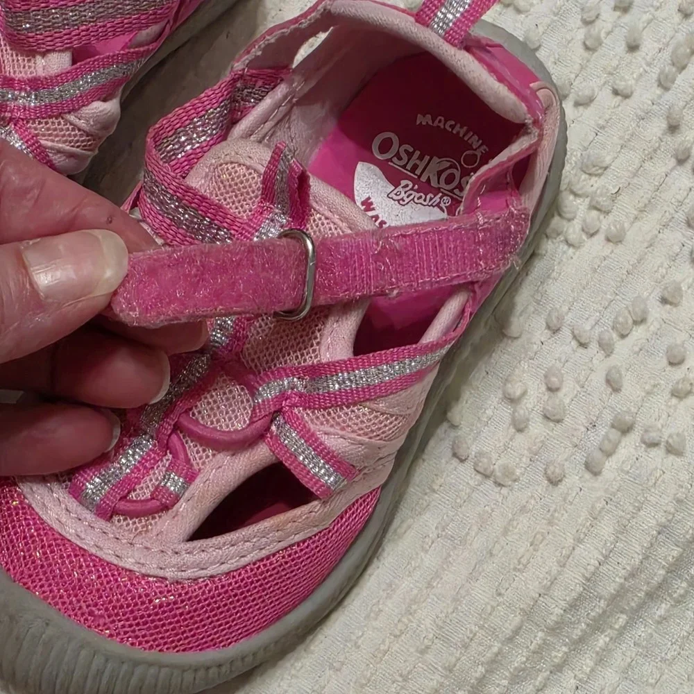 OshKosh Toddler Girls Everyplay Bump‎ Toe Sandal Size 7 M Outdoor